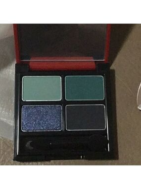 Fmg Glimmer eyeshadow quad color is called Legend